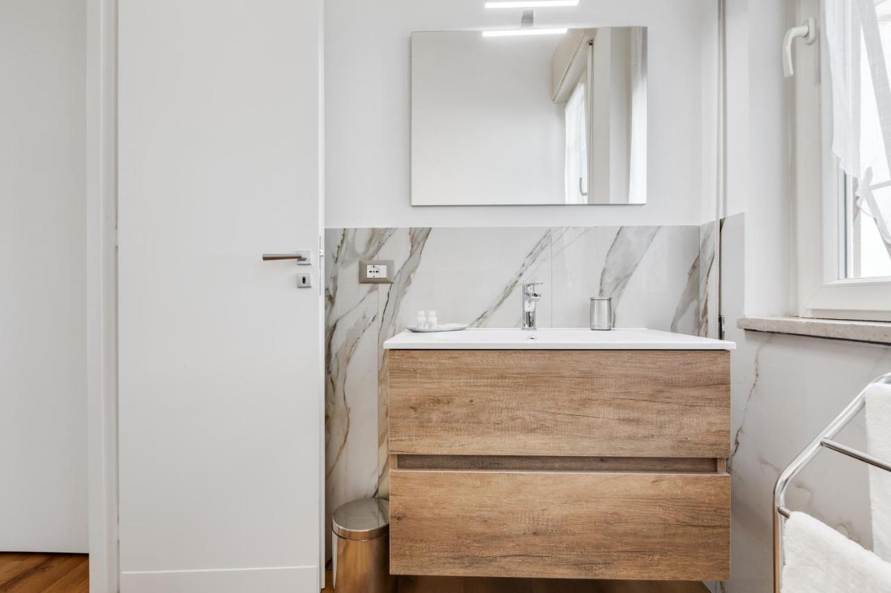 Residenza Dei Poeti - Roomy And Modern Flat ปาแลร์โม ภายนอก รูปภาพ